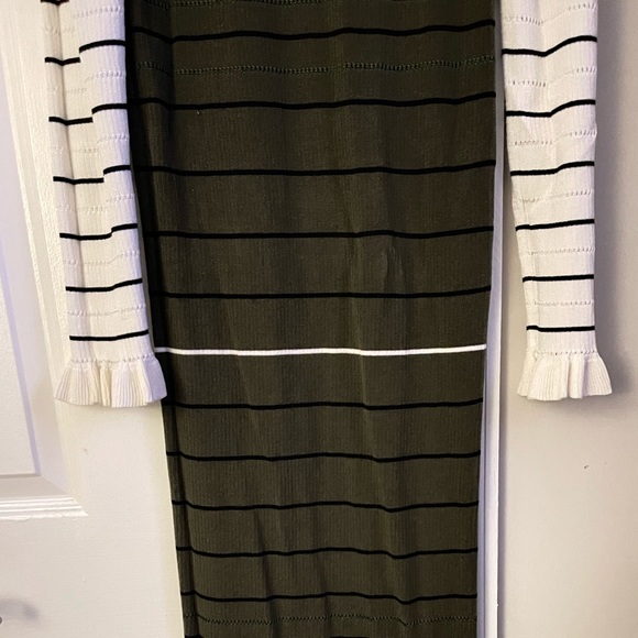 Sold!! Opening Ceremony - Picture 4 of 5